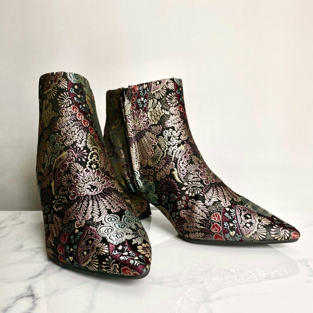 Alex Marie Tionna Brocade Block Heel Boots
size 9M in Excellent condition.